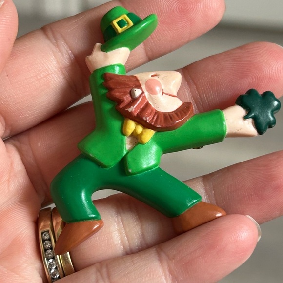 4/$50 leprechaun at-Patrick day brooch 🍀 - Picture 3 of 6